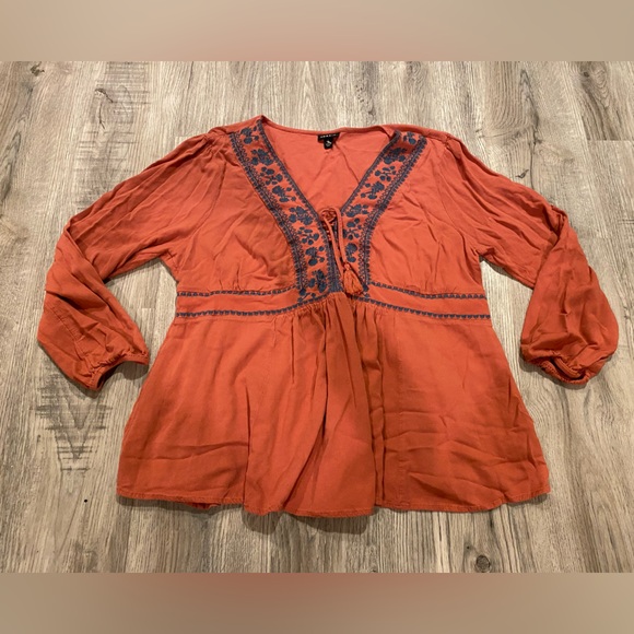 Torrid Long Sleeve Collarless Tie Front Tunic Burnt Orange EUC Cloth Cuff Size 2 - Picture 1 of 5